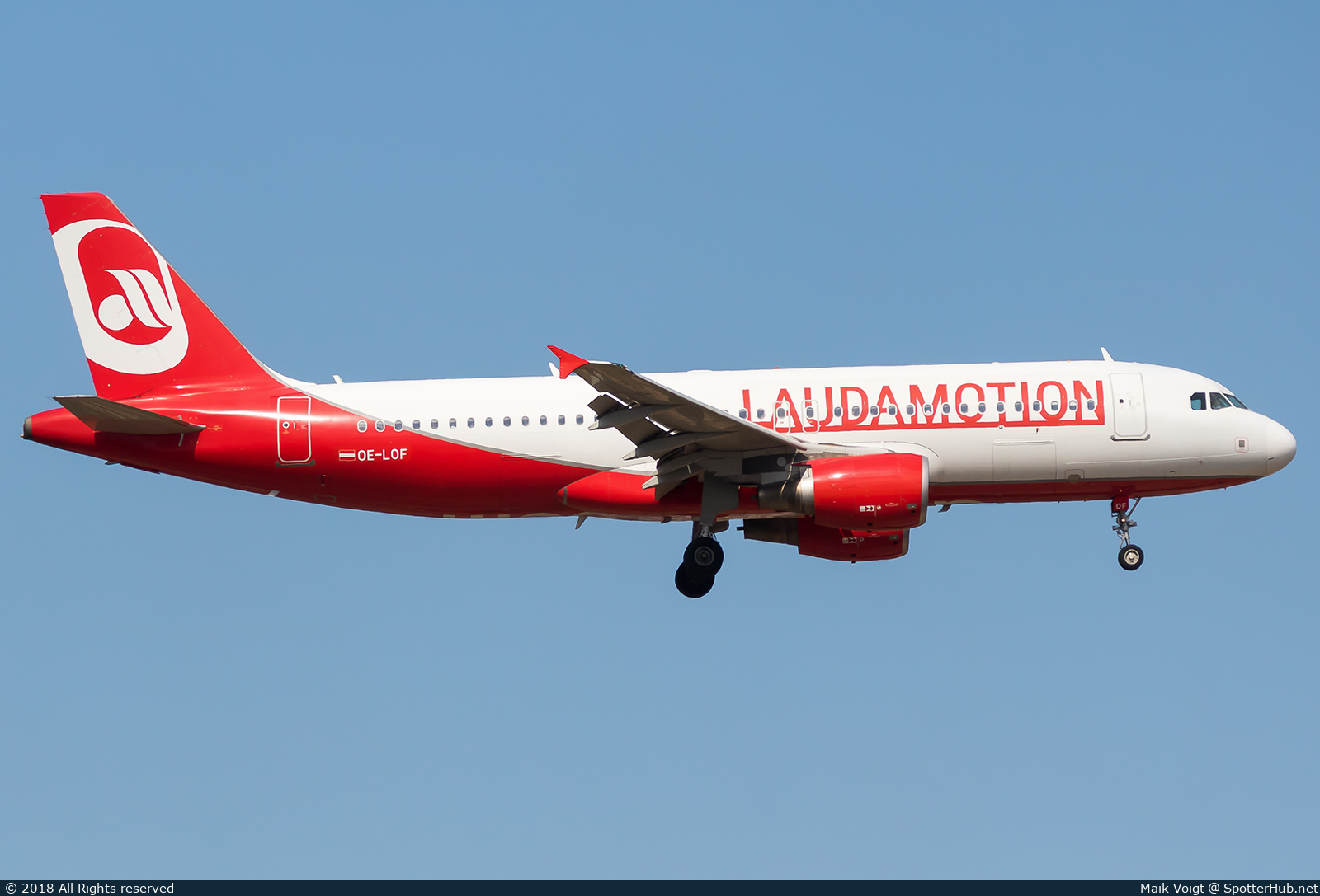 Photo of OE-LOF - Airbus A320-214 operated by Laudamotion