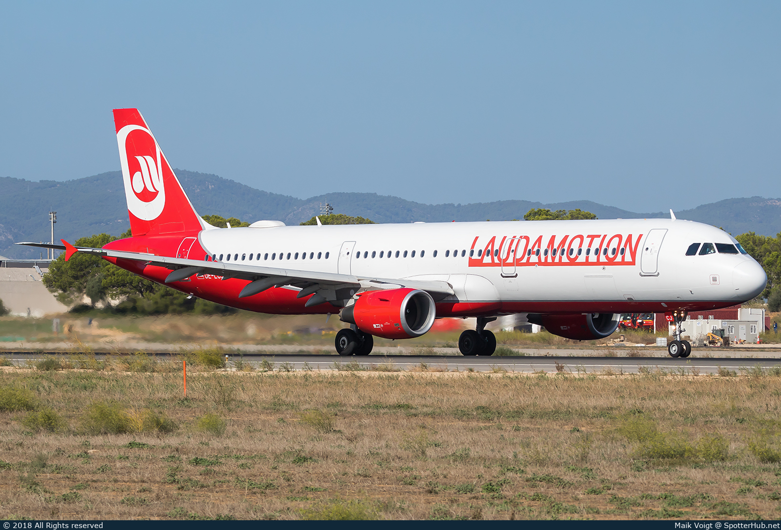 Photo of OE-LCJ - Airbus A321-211 operated by Laudamotion