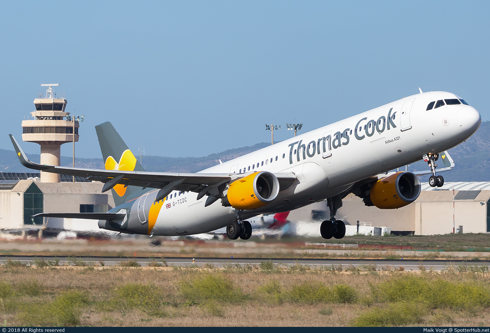 Photo of G-TCDC - Airbus A321-211 operated by Thomas Cook Airlines