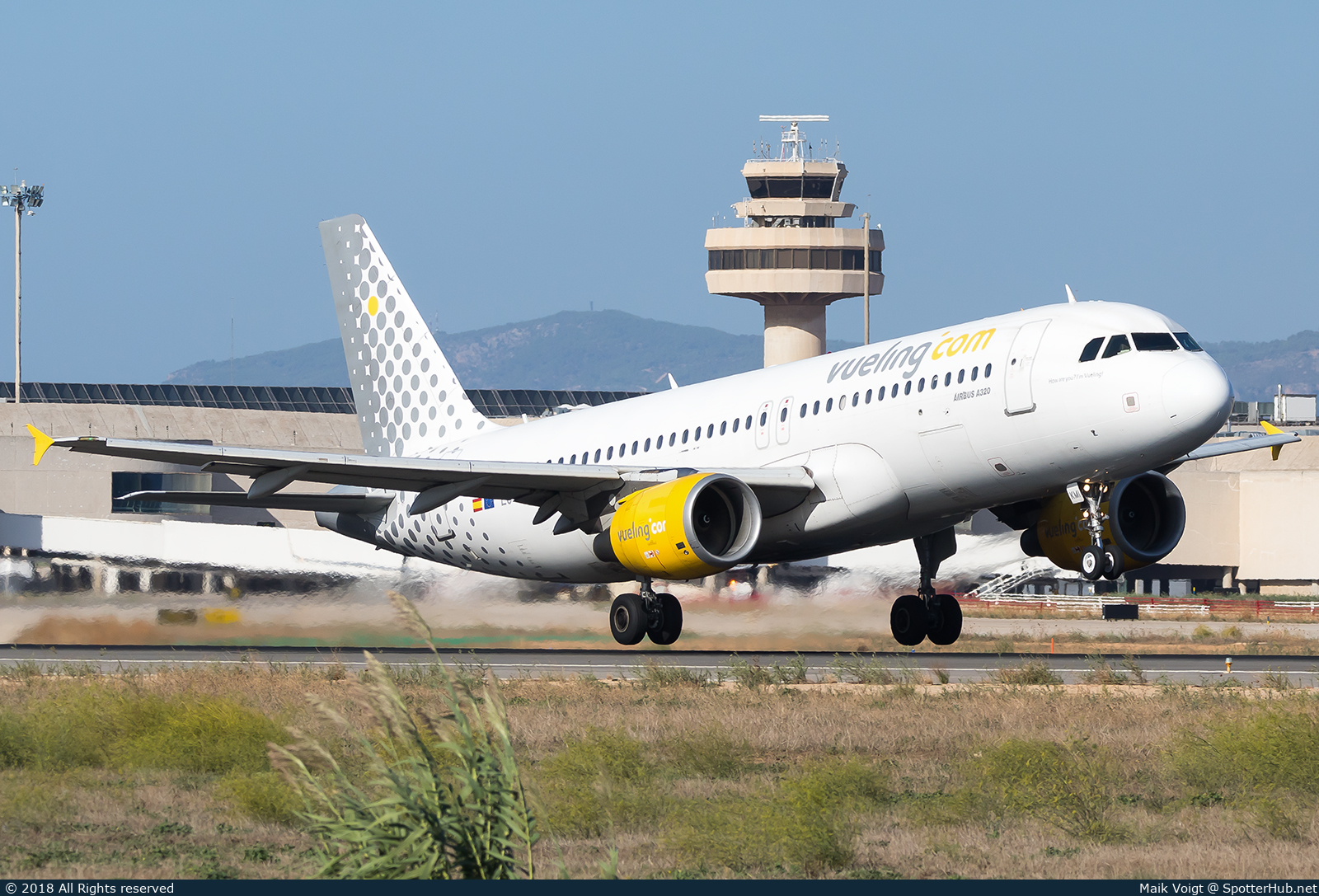 Photo of EC-KMI - Airbus A320-216 operated by Vueling