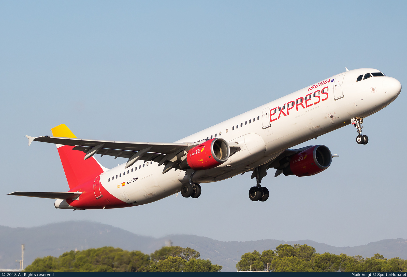 Photo of EC-JDM - Airbus A321-213 operated by Iberia Express