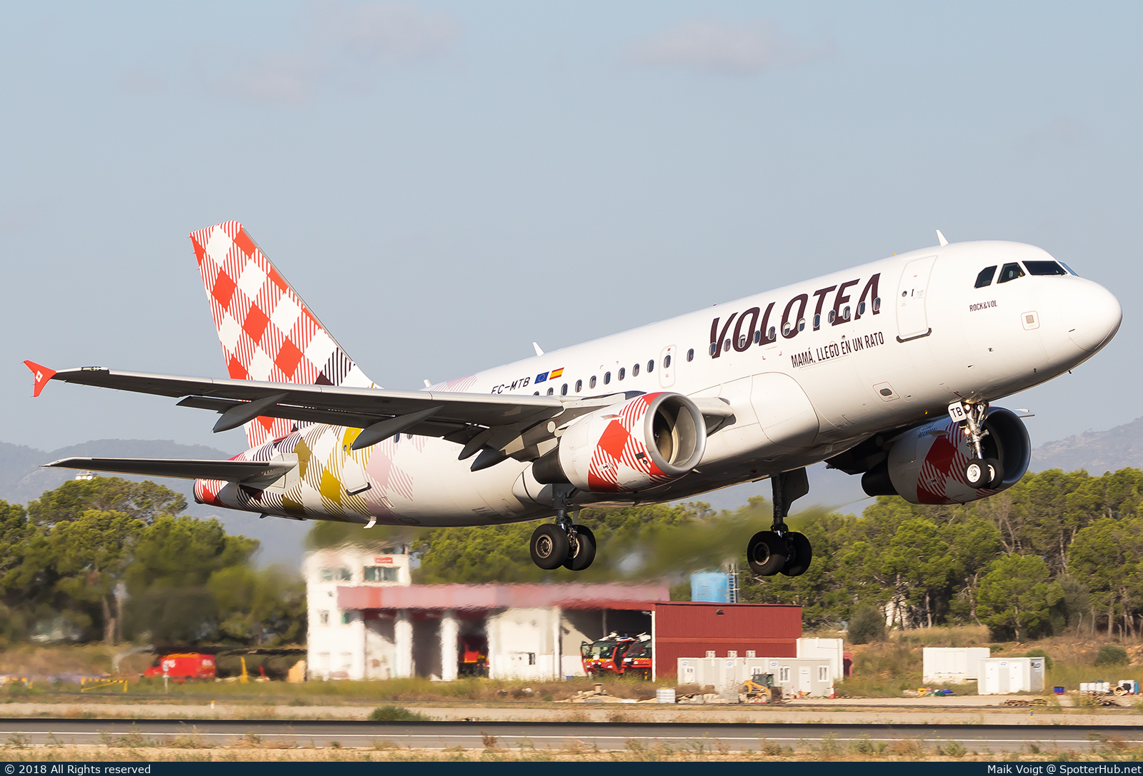 Photo of EC-MTB - Airbus A319-111 operated by Volotea