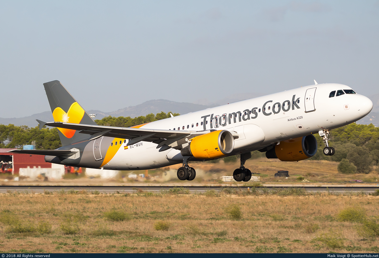 Photo of EC-MVH - Airbus A320-214 operated by Thomas Cook Airlines Balearics