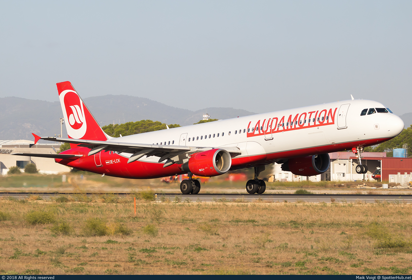 Photo of OE-LCK - Airbus A321-211 operated by Laudamotion