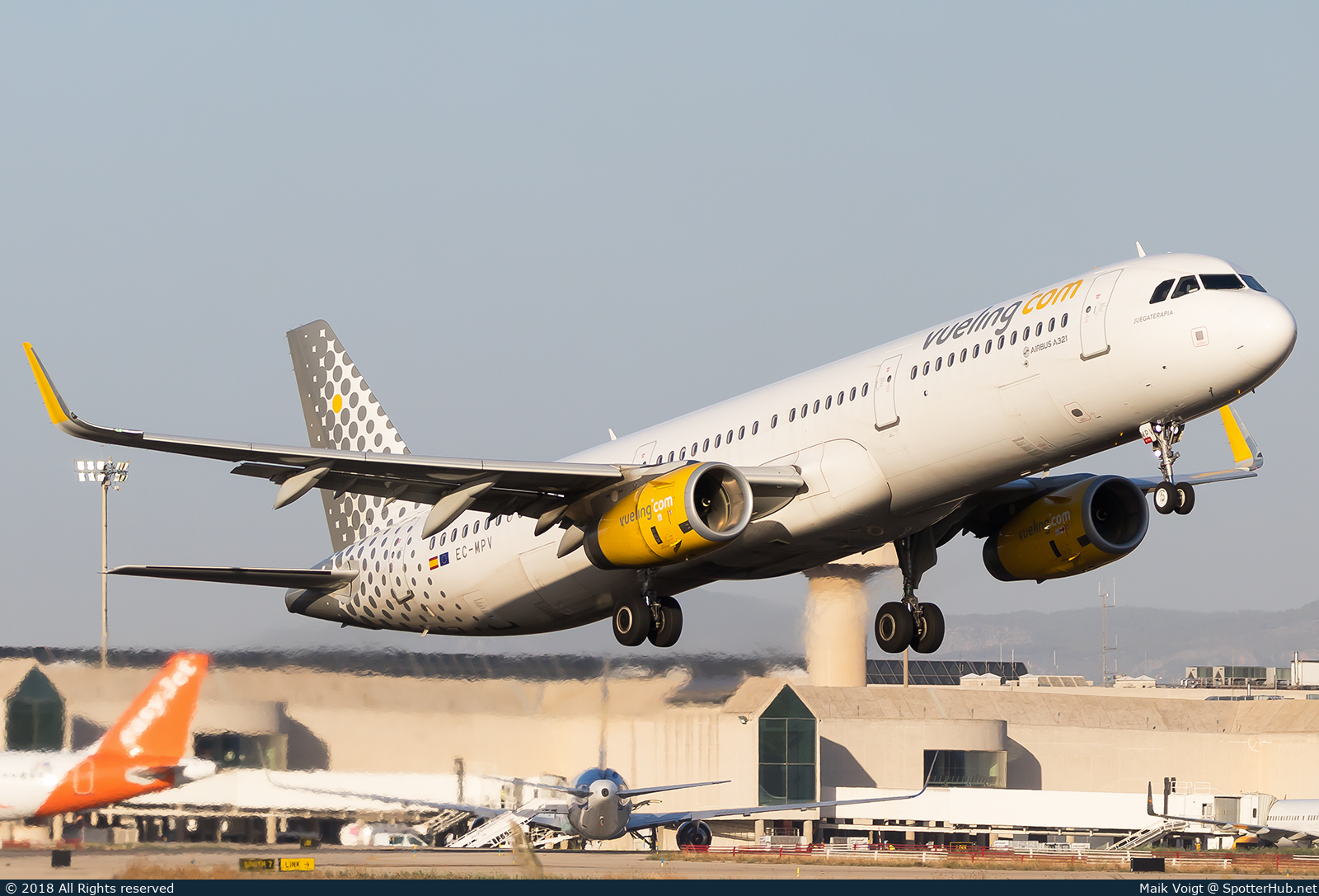 Photo of EC-MPV - Airbus A321-231 operated by Vueling
