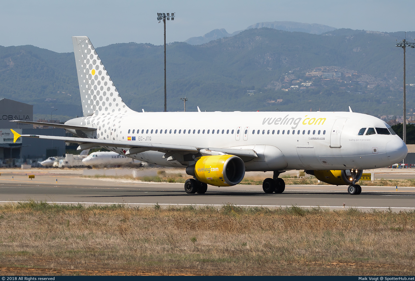 Photo of EC-JTQ - Airbus A320-214 operated by Vueling