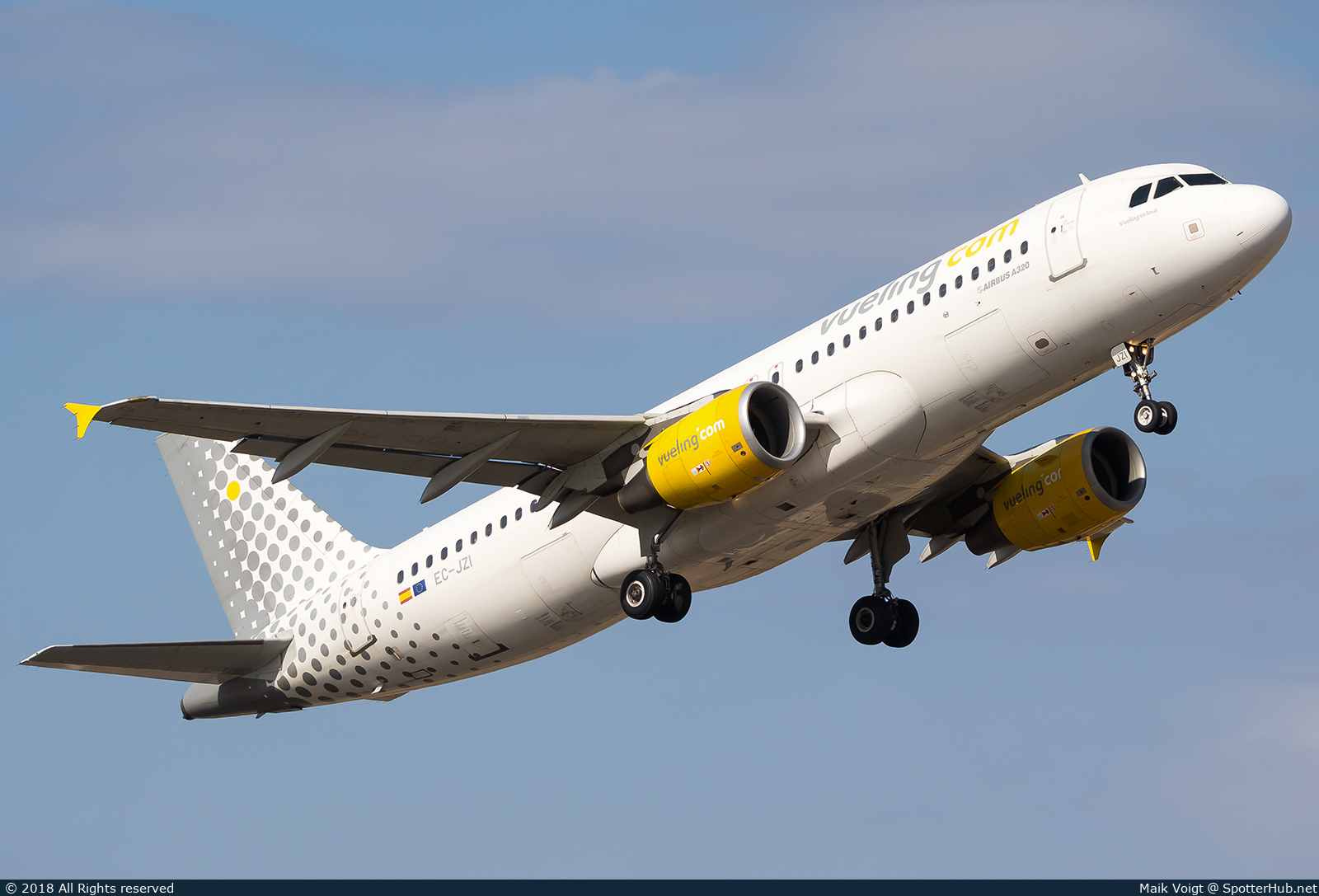 Photo of EC-JZI - Airbus A320-214 operated by Vueling