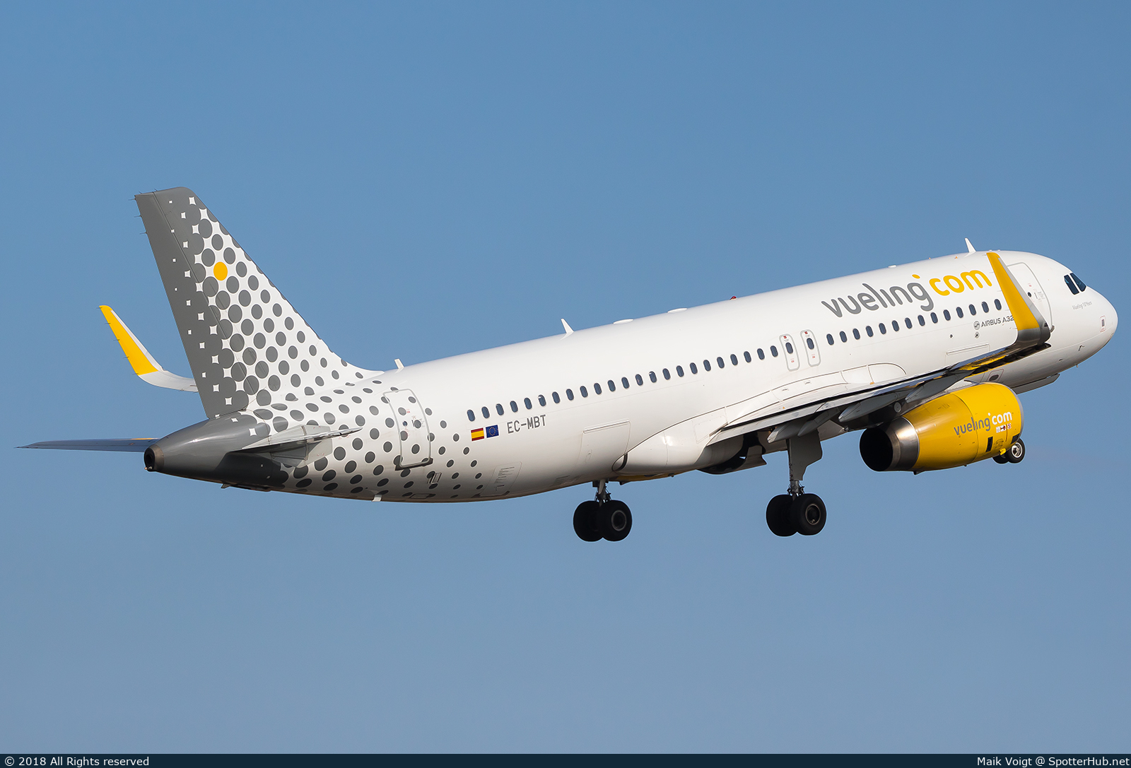 Photo of EC-MBT - Airbus A320-232 operated by Vueling