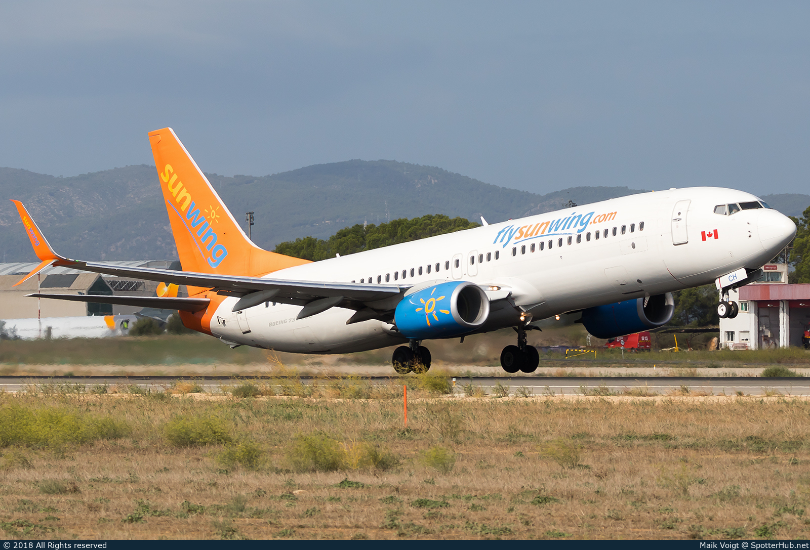 Photo of C-GNCH - Boeing 737-81D operated by Sunwing Airlines