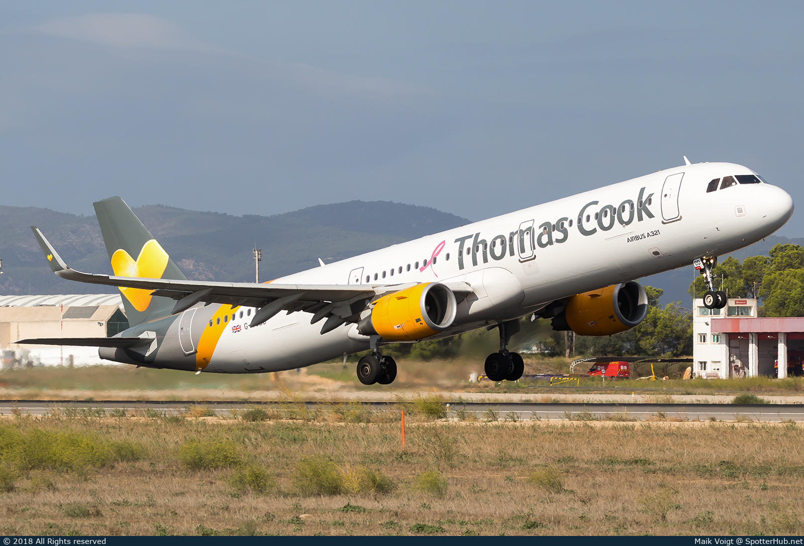 Photo of G-TCDD - Airbus A321-211 operated by Thomas Cook Airlines