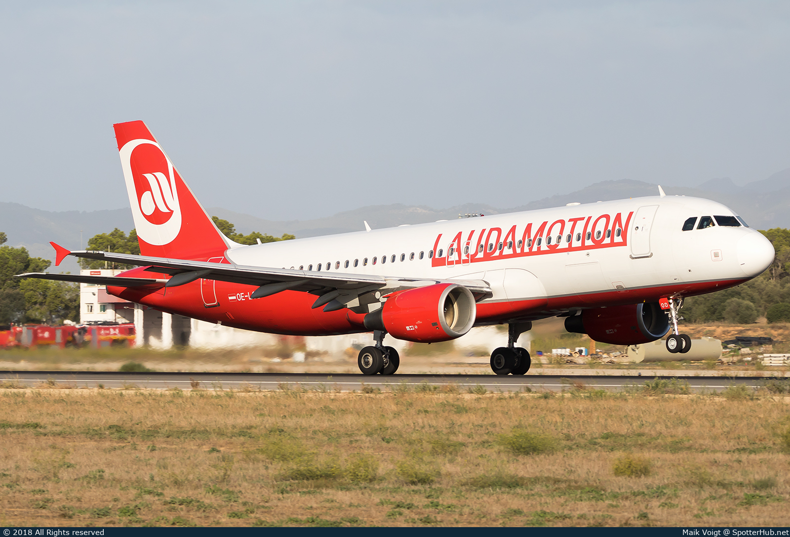 Photo of OE-LOD - Airbus A320-214 operated by Laudamotion