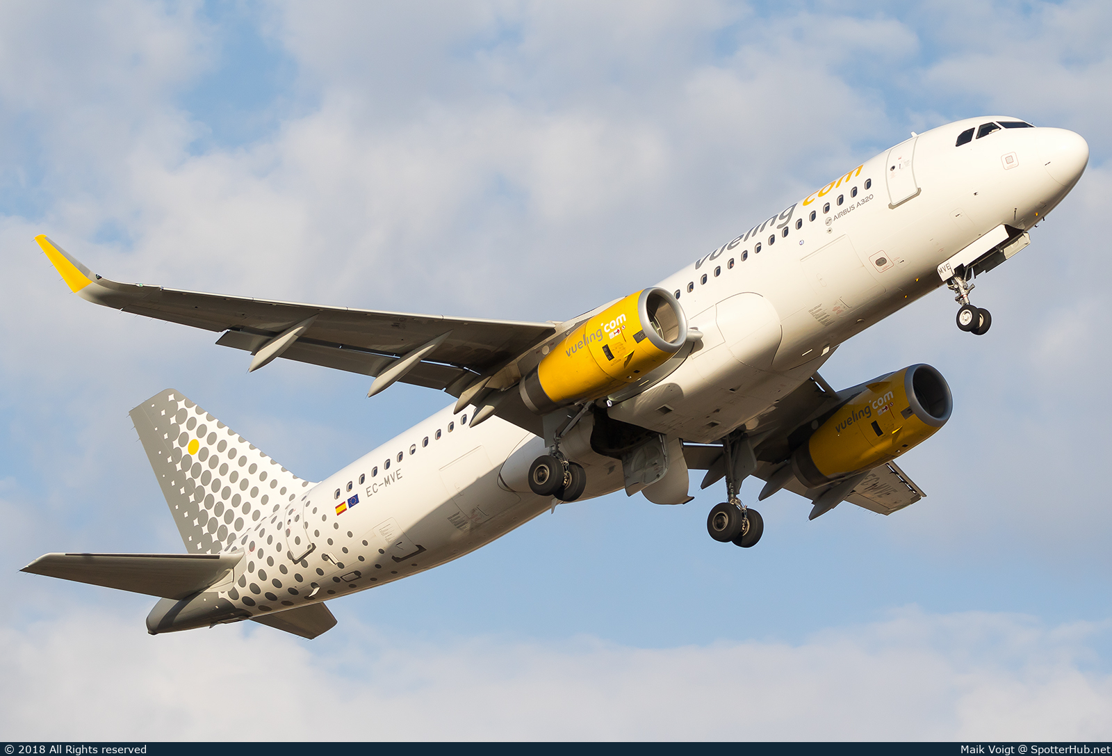 Photo of EC-MVE - Airbus A320-232 operated by Vueling