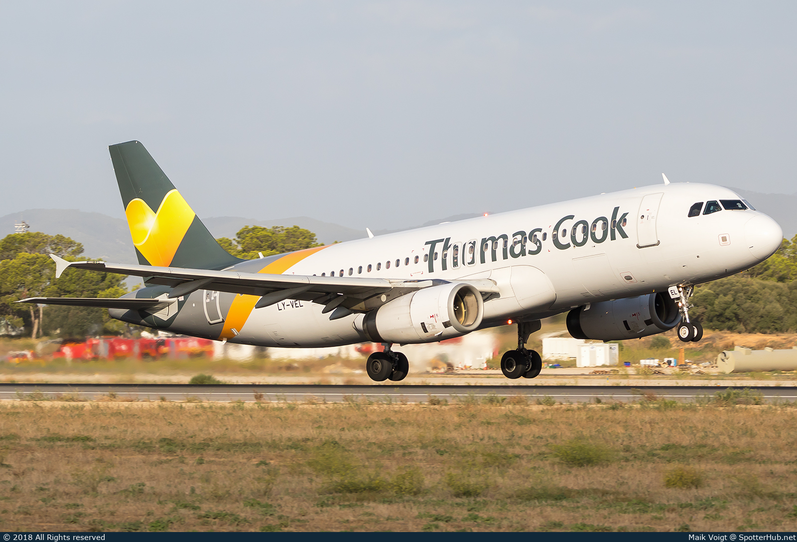 Photo of LY-VEL - Airbus A320-232 operated by Thomas Cook Airlines (opb Avion Express)