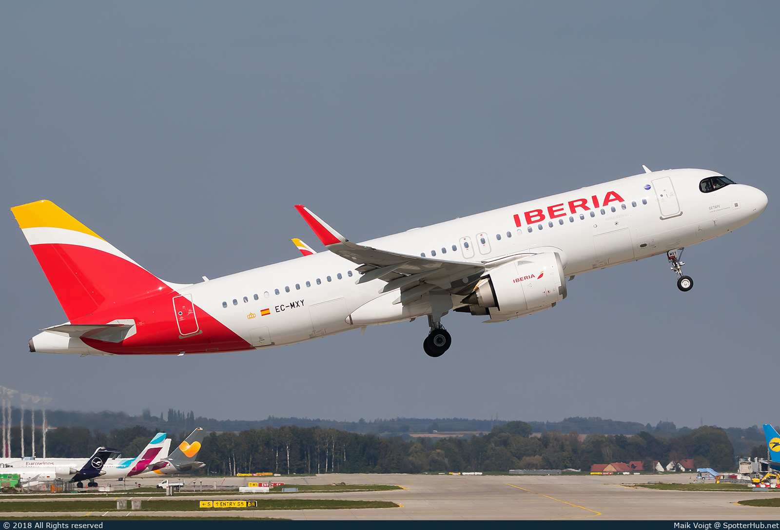 Photo of EC-MXY - Airbus A320-251N operated by Iberia