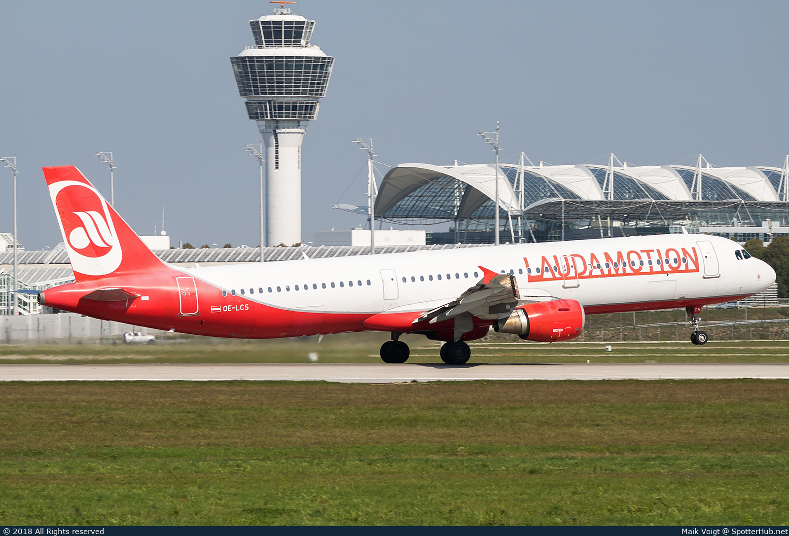 Photo of OE-LCS - Airbus A321-211 operated by Laudamotion
