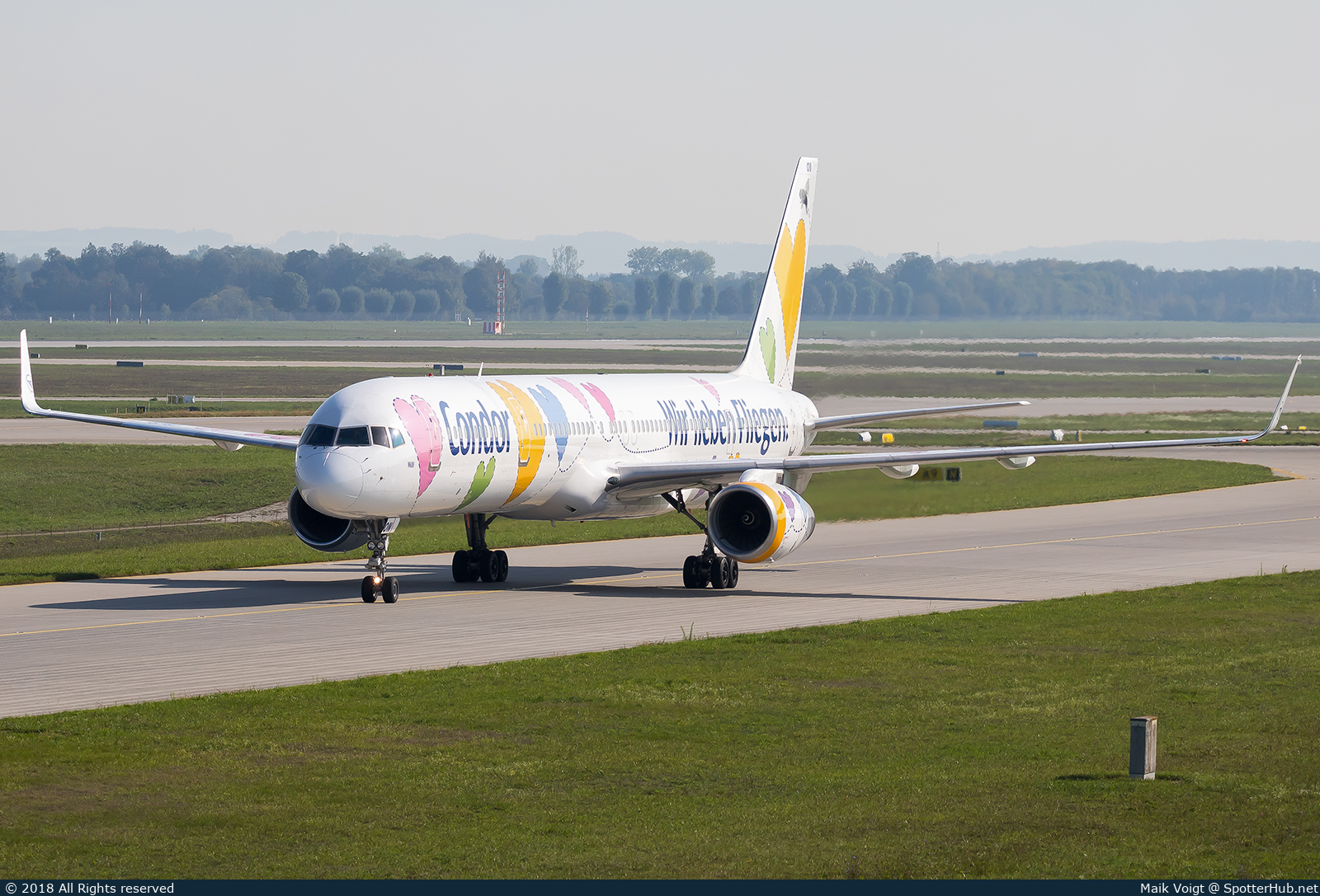 Photo of D-ABON - Boeing 757-330 operated by Condor
