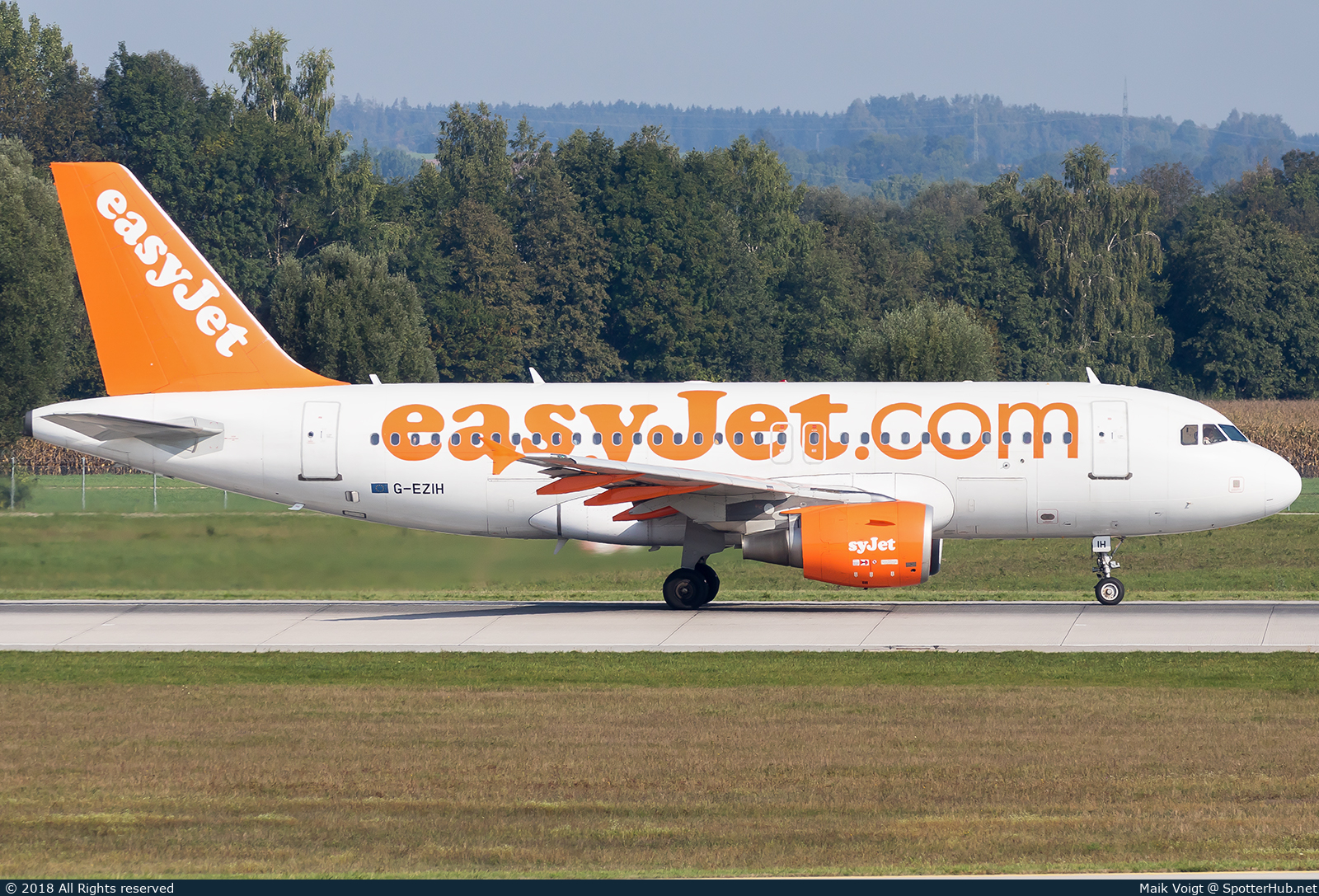 Photo of G-EZIH - Airbus A319-111 operated by easyJet