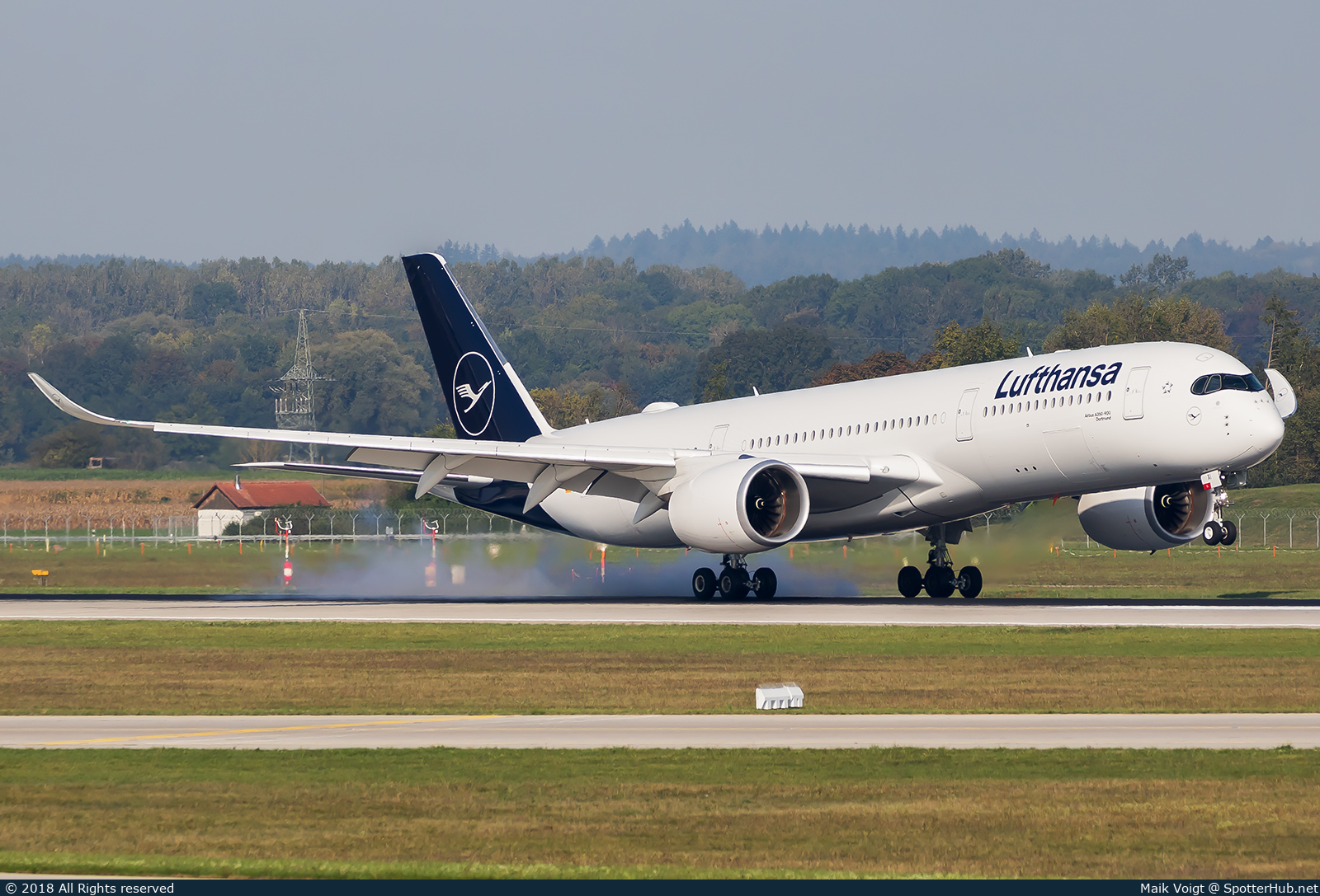 Photo of D-AIXI - Airbus A350-941 operated by Lufthansa