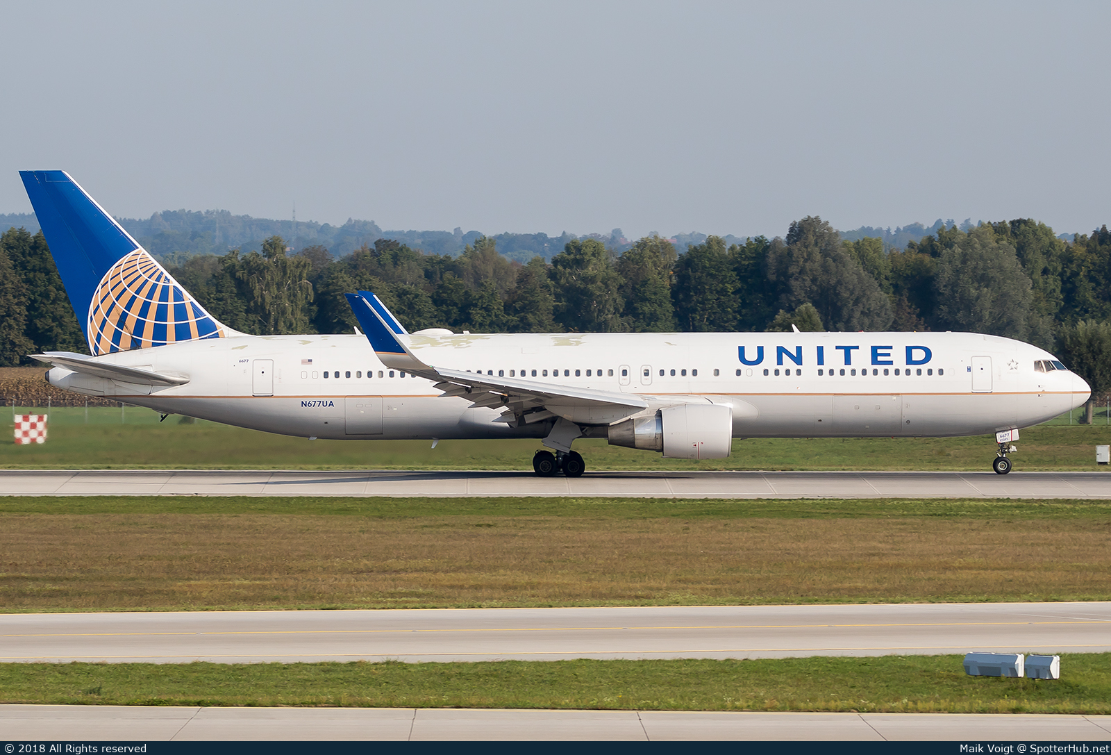Photo of N677UA - Boeing 767-322(ER) operated by United Airlines