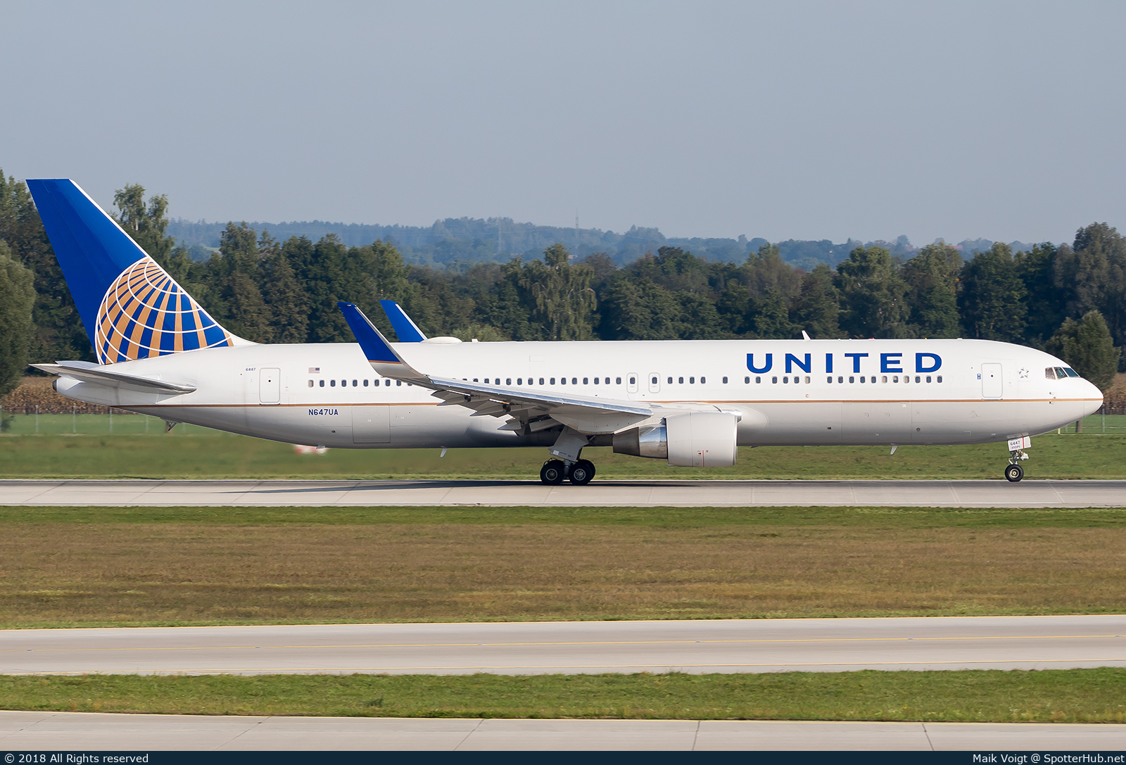 Photo of N647UA - Boeing 767-322(ER) operated by United Airlines