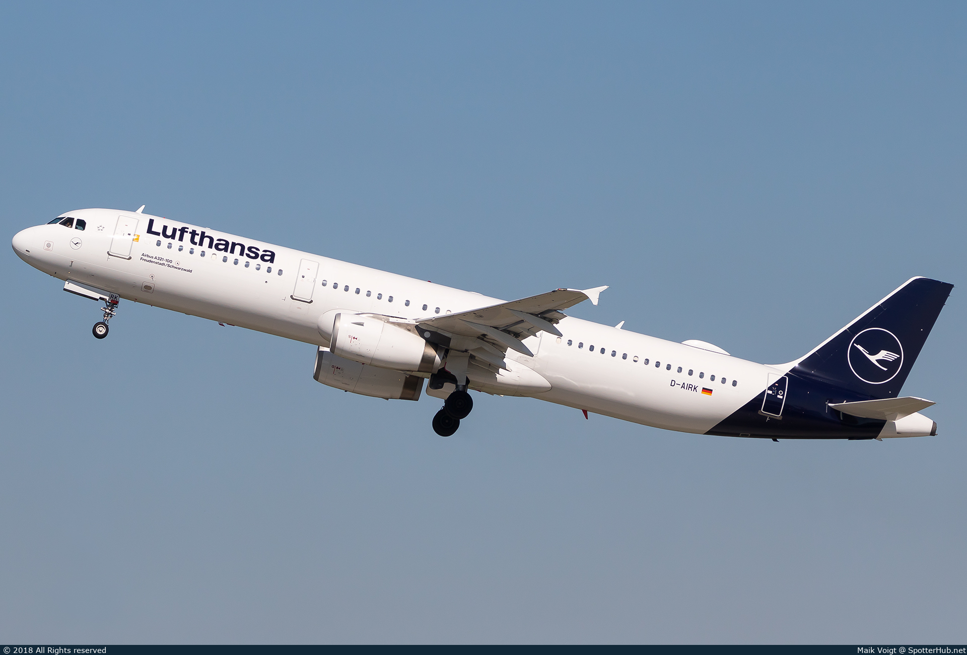 Photo of D-AIRK - Airbus A321-131 operated by Lufthansa