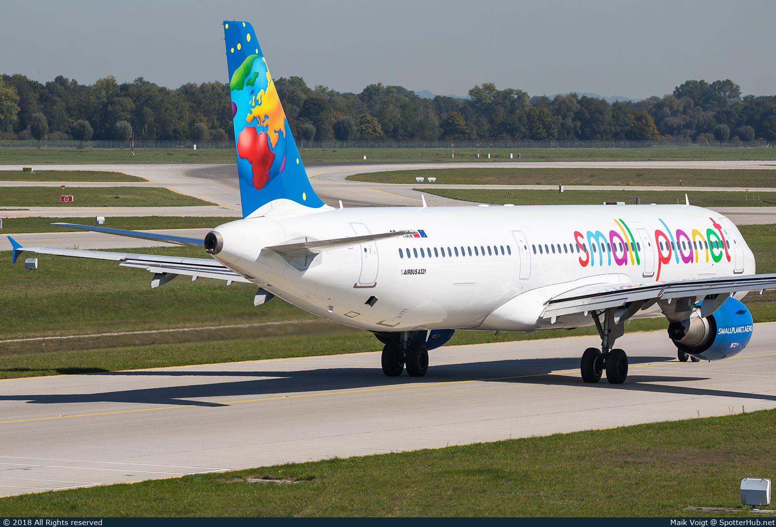 Photo of SP-HAW - Airbus A321-211 operated by Small Planet Airlines Poland