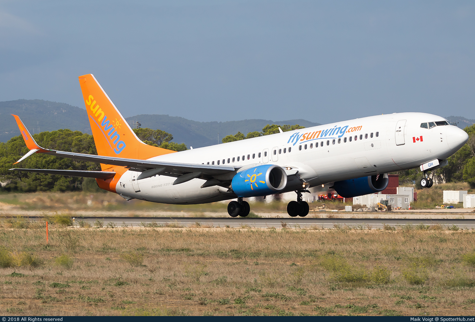 Photo of C-FWGH - Boeing 737-86J operated by Sunwing Airlines