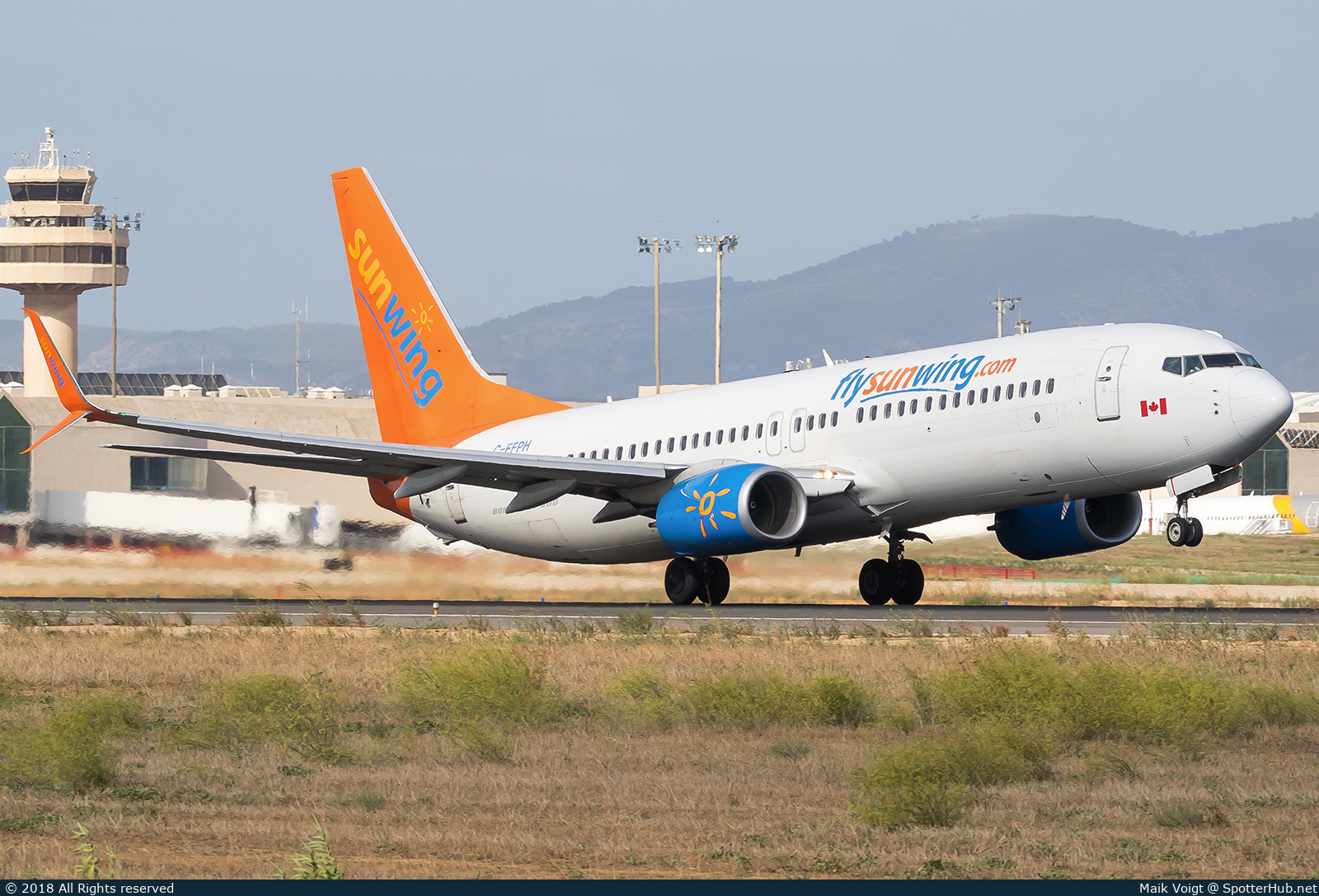 Photo of C-FFPH - Boeing 737-81D operated by Sunwing Airlines