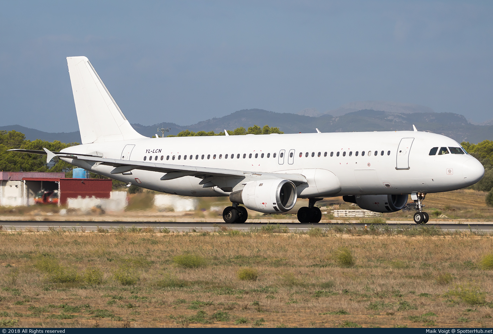 Photo of YL-LCN - Airbus A320-211 operated by SmartLynx Airlines