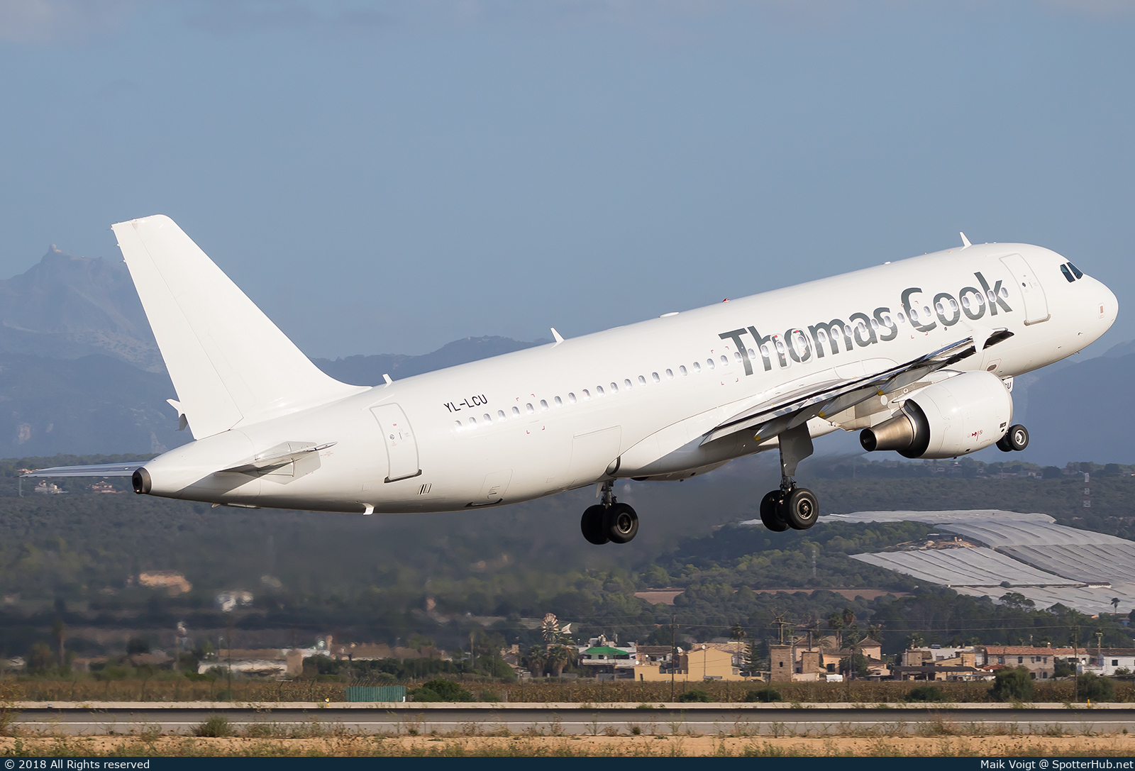 Photo of YL-LCU - Airbus A320-214 operated by Thomas Cook Airlines (opb SmartLynx Airlines)