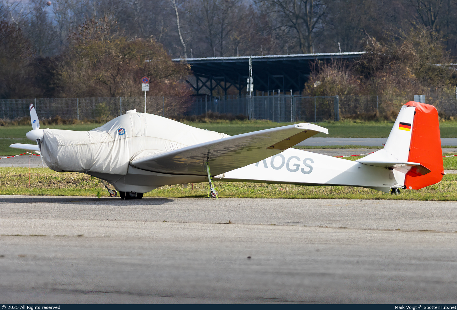 Photo of D-KOGS - Nitsche Avo 68 Samburo R100 operated by Private
