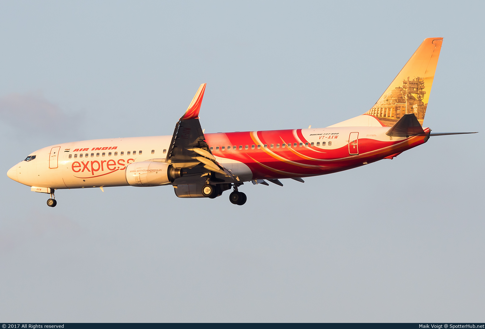 Photo of VT-AXW - Boeing 737-8HG operated by Air India Express