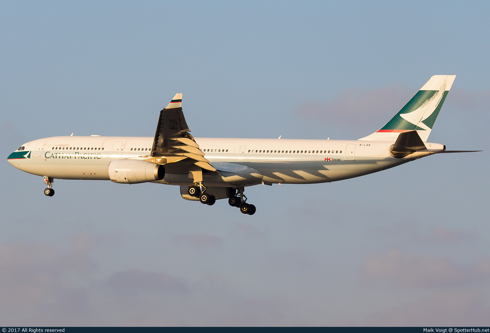 Photo of B-LAR - Airbus A330-343 operated by Cathay Pacific Airways