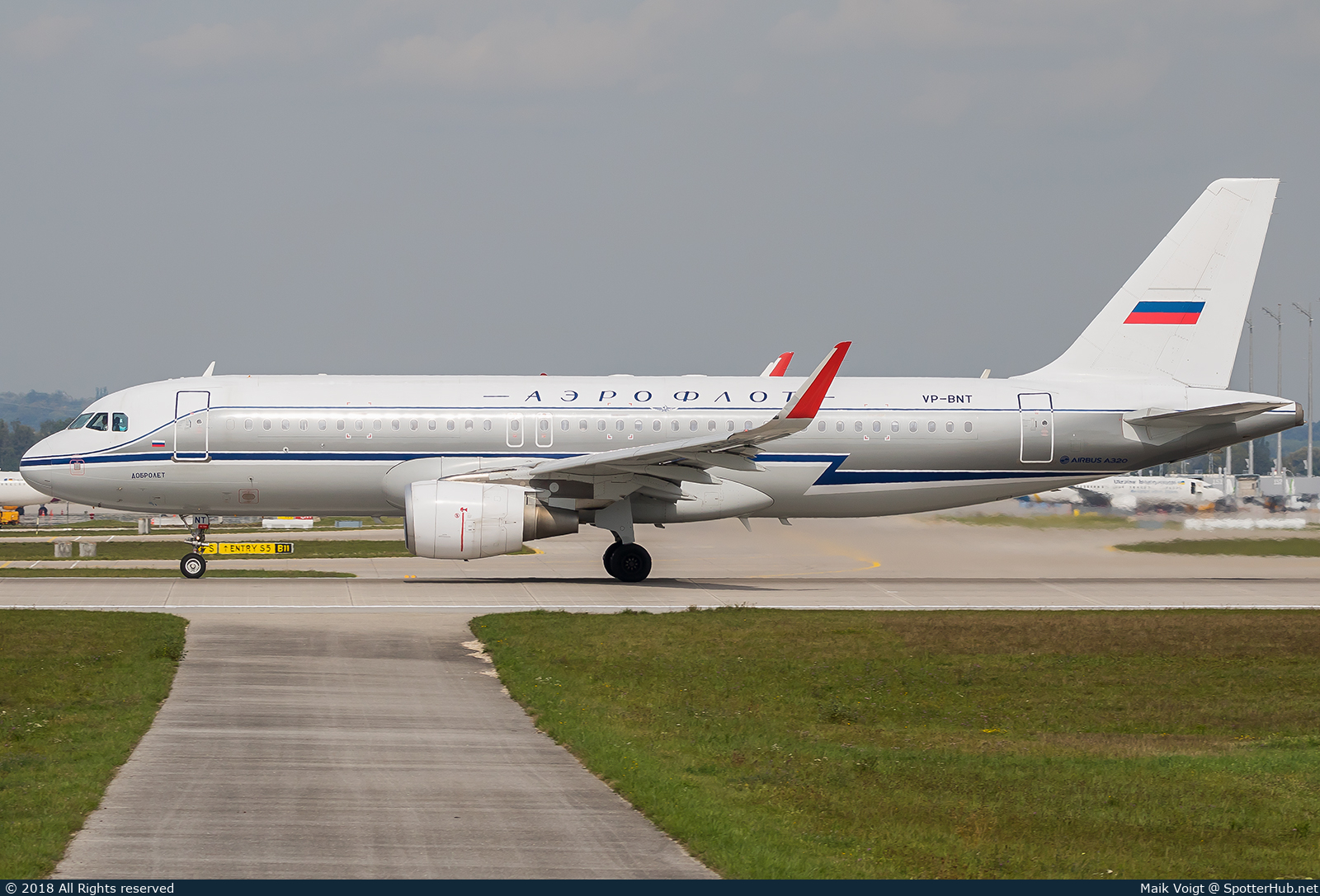Photo of VP-BNT - Airbus A320-214 operated by Aeroflot