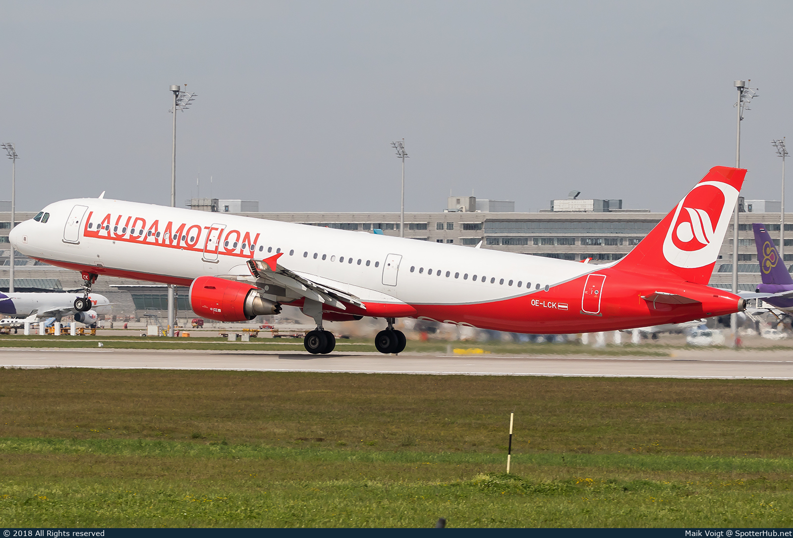 Photo of OE-LCK - Airbus A321-211 operated by Laudamotion