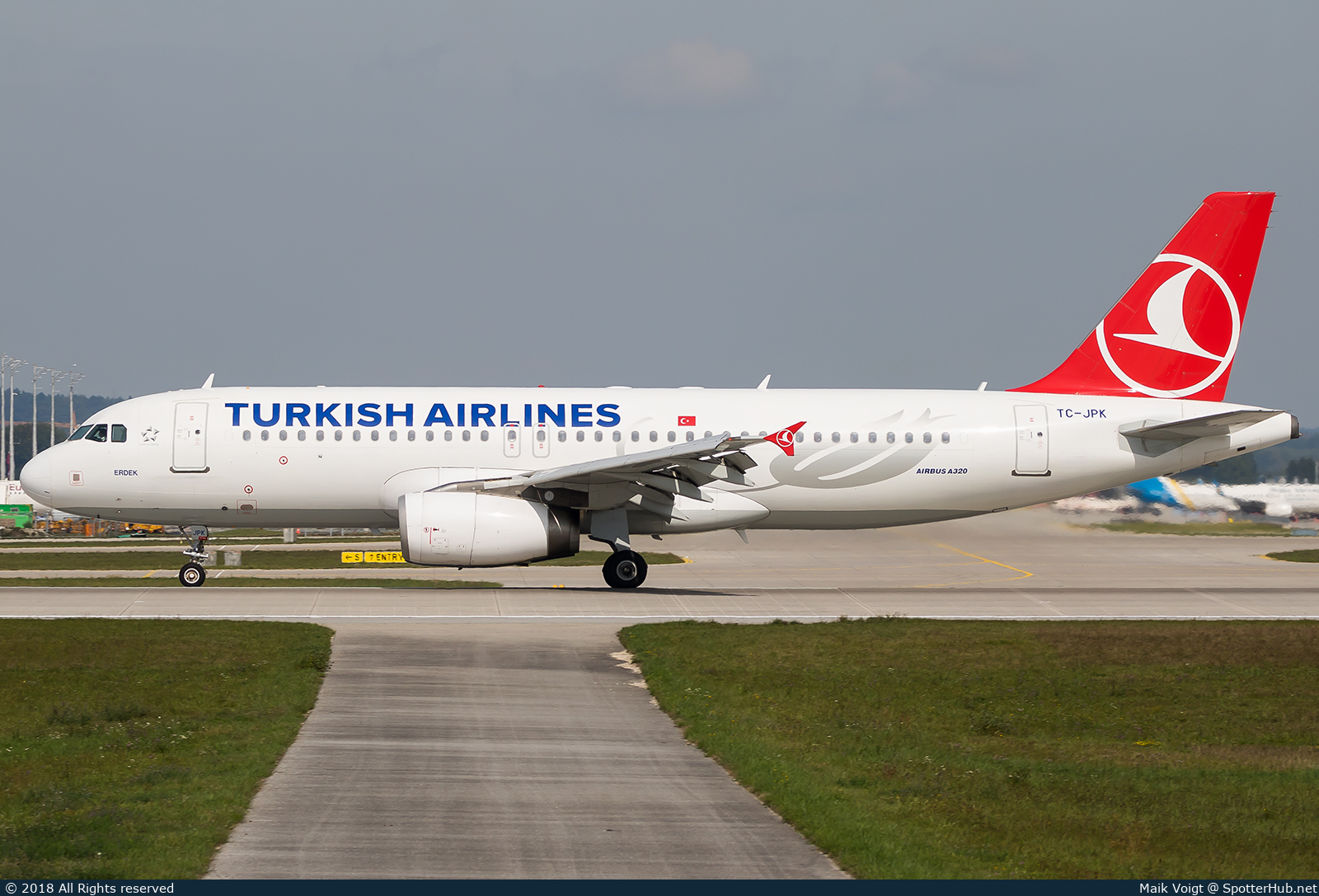 Photo of TC-JPK - Airbus A320-232 operated by Turkish Airlines