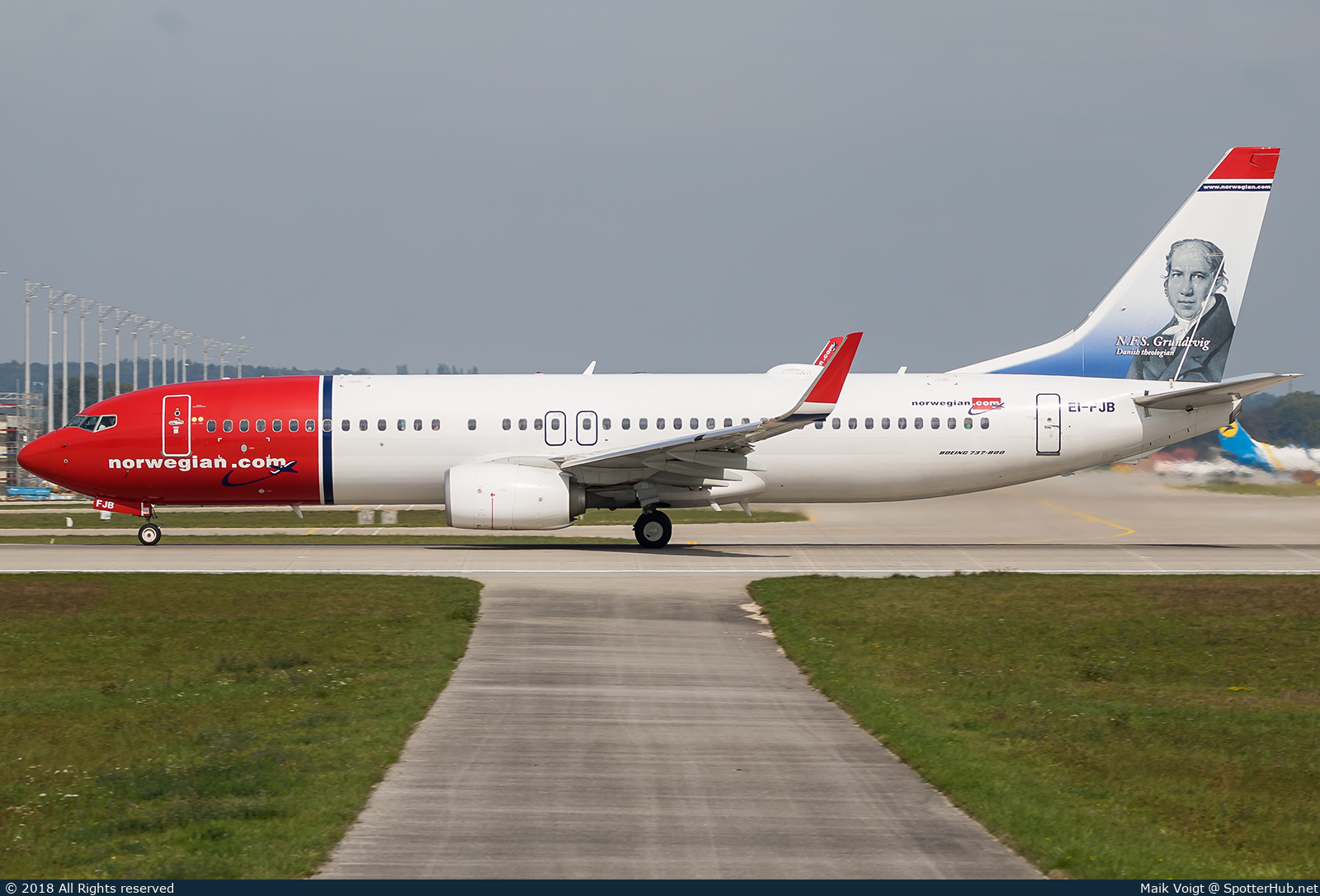 Photo of EI-FJB - Boeing 737-8JP operated by Norwegian Air International