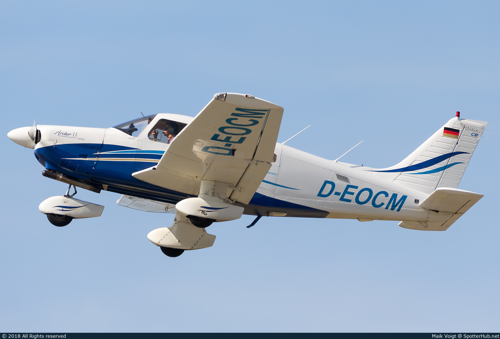 Photo of D-EOCM - Piper PA-28-181 Archer II operated by AIRBUS Motorfluggruppe