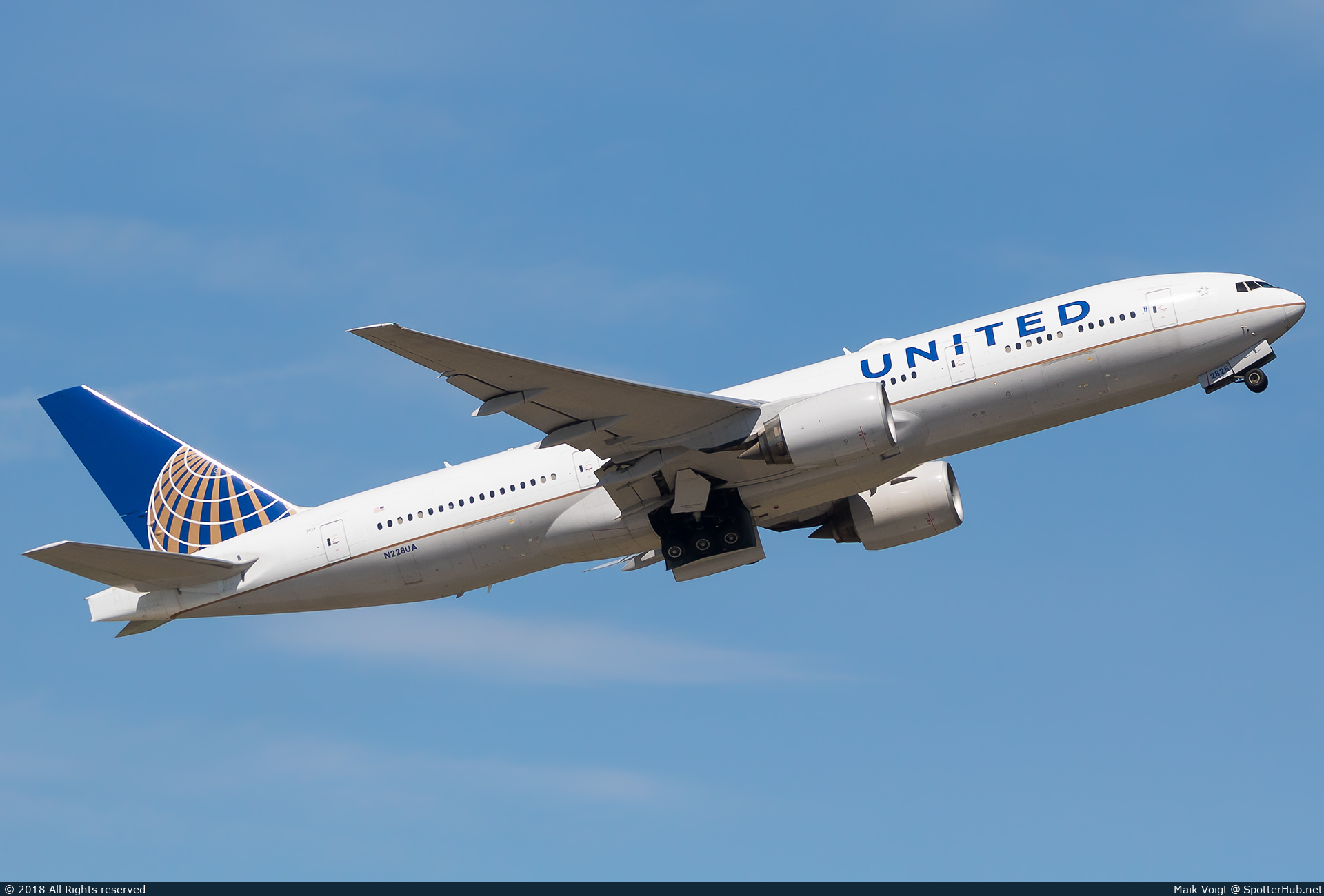 Photo of N228UA - Boeing 777-222(ER) operated by United Airlines