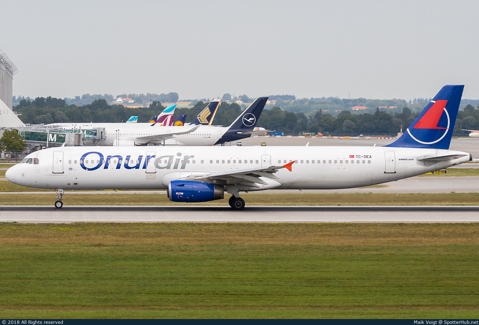 Photo of TC-OEA - Airbus A321-231 operated by Onur Air