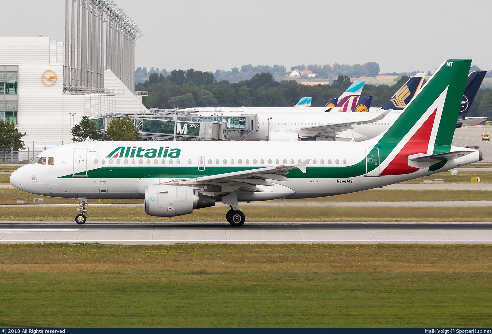 Photo of EI-IMT - Airbus A319-111 operated by Alitalia