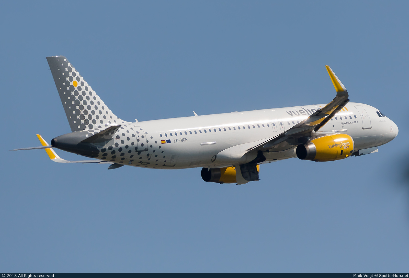 Photo of EC-MGE - Airbus A320-232 operated by Vueling