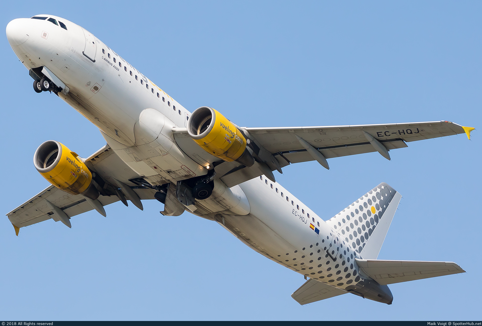 Photo of EC-HQJ - Airbus A320-214 operated by Vueling