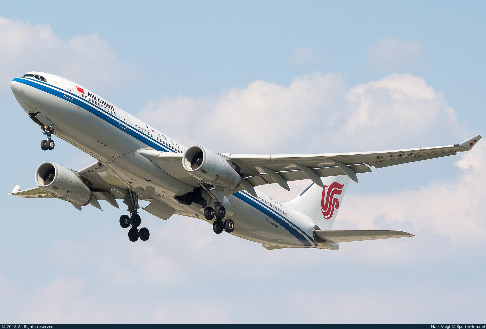 Photo of B-5925 - Airbus A330-243 operated by Air China