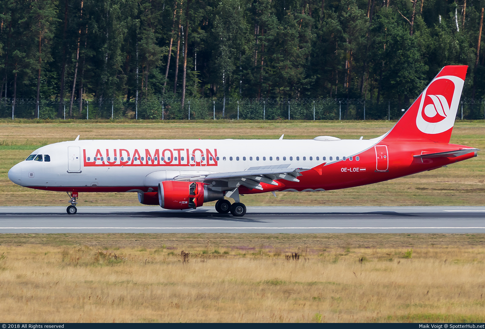 Photo of OE-LOE - Airbus A320-214 operated by Laudamotion