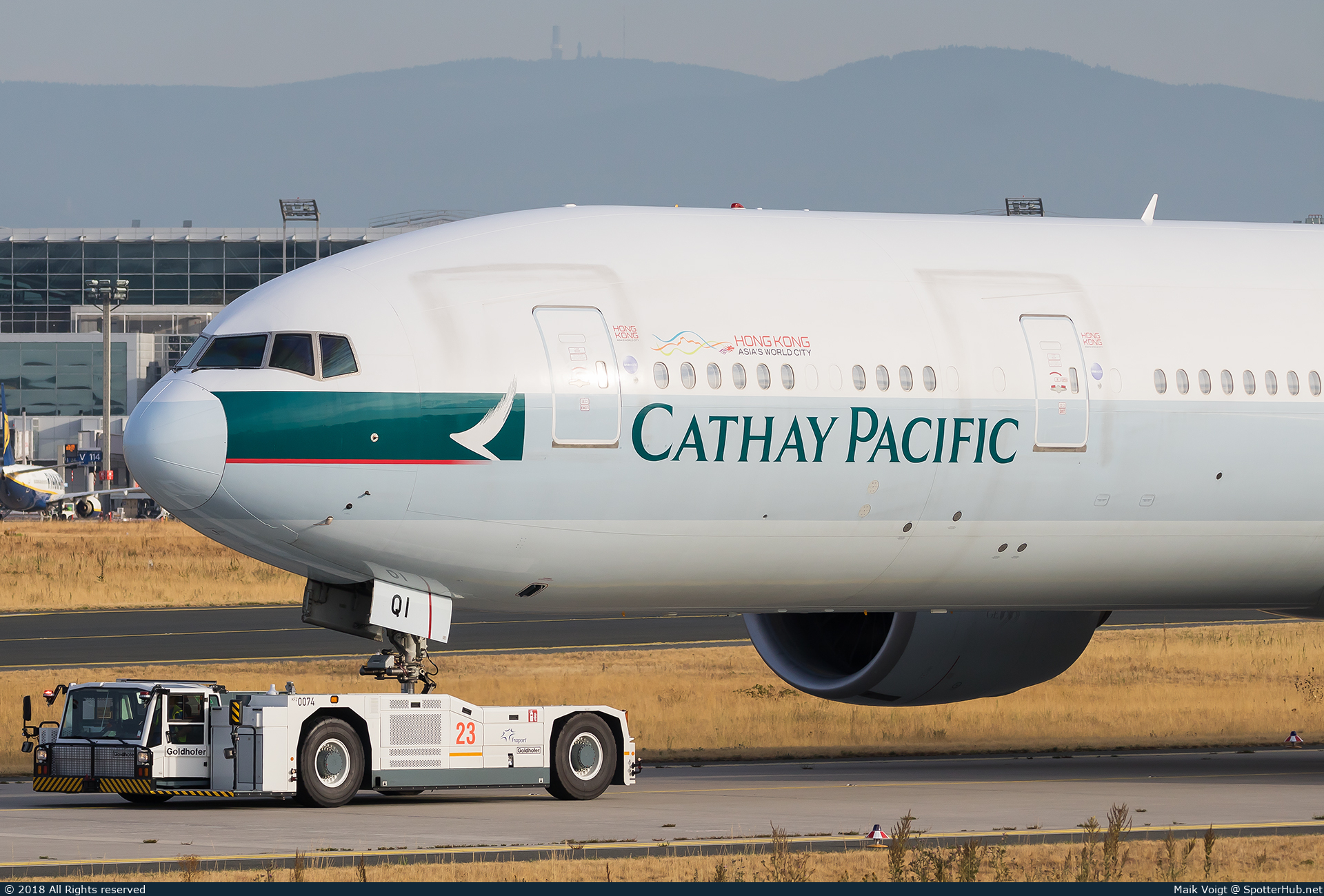 Photo of B-KQI - Boeing 777-367(ER) operated by Cathay Pacific Airways