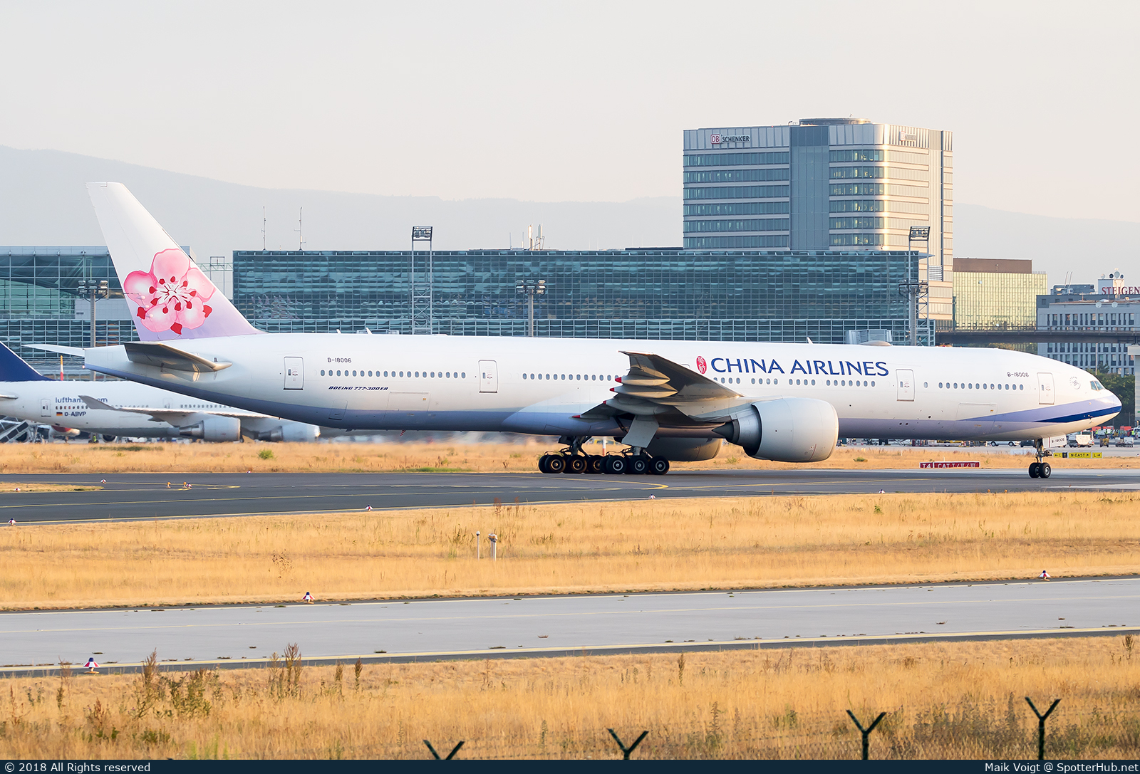 Photo of B-18006 - Boeing 777-309(ER) operated by China Airlines