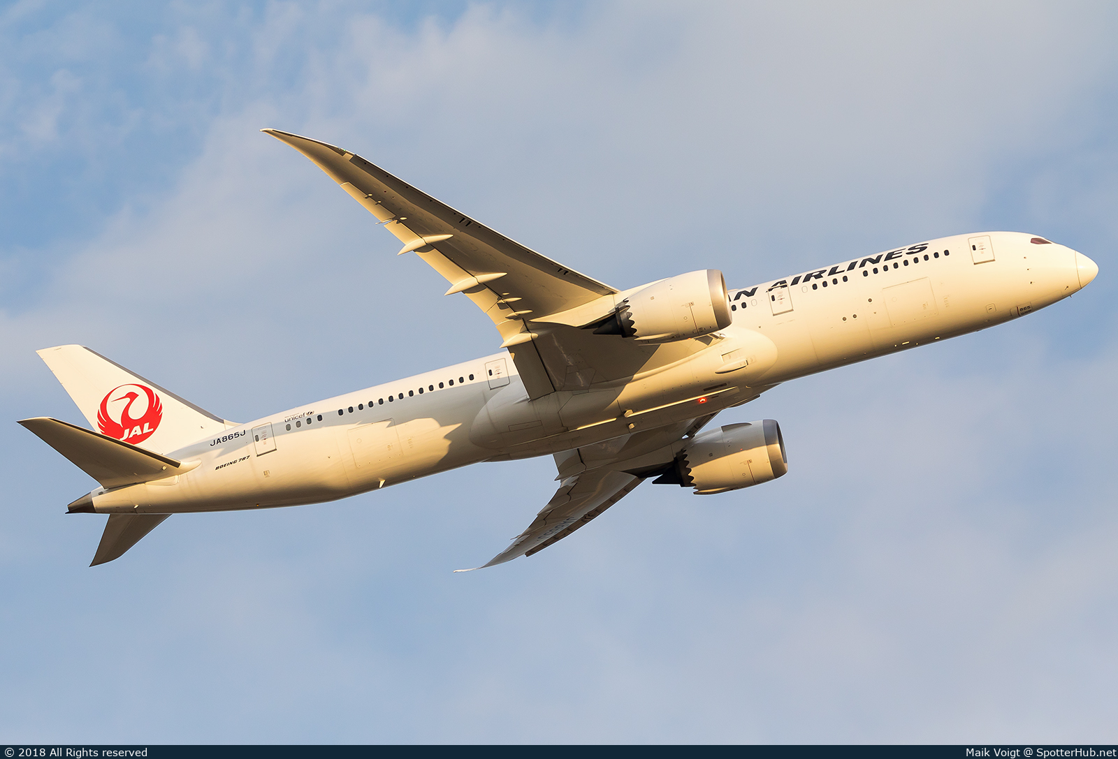 Photo of JA865J - Boeing 787-9 Dreamliner operated by Japan Airlines