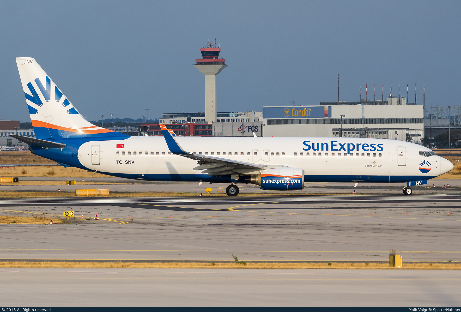 Photo of TC-SNV - Boeing 737-86J operated by SunExpress