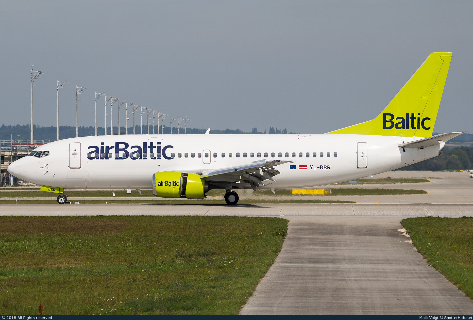 Photo of YL-BBR - Boeing 737-31S operated by airBaltic